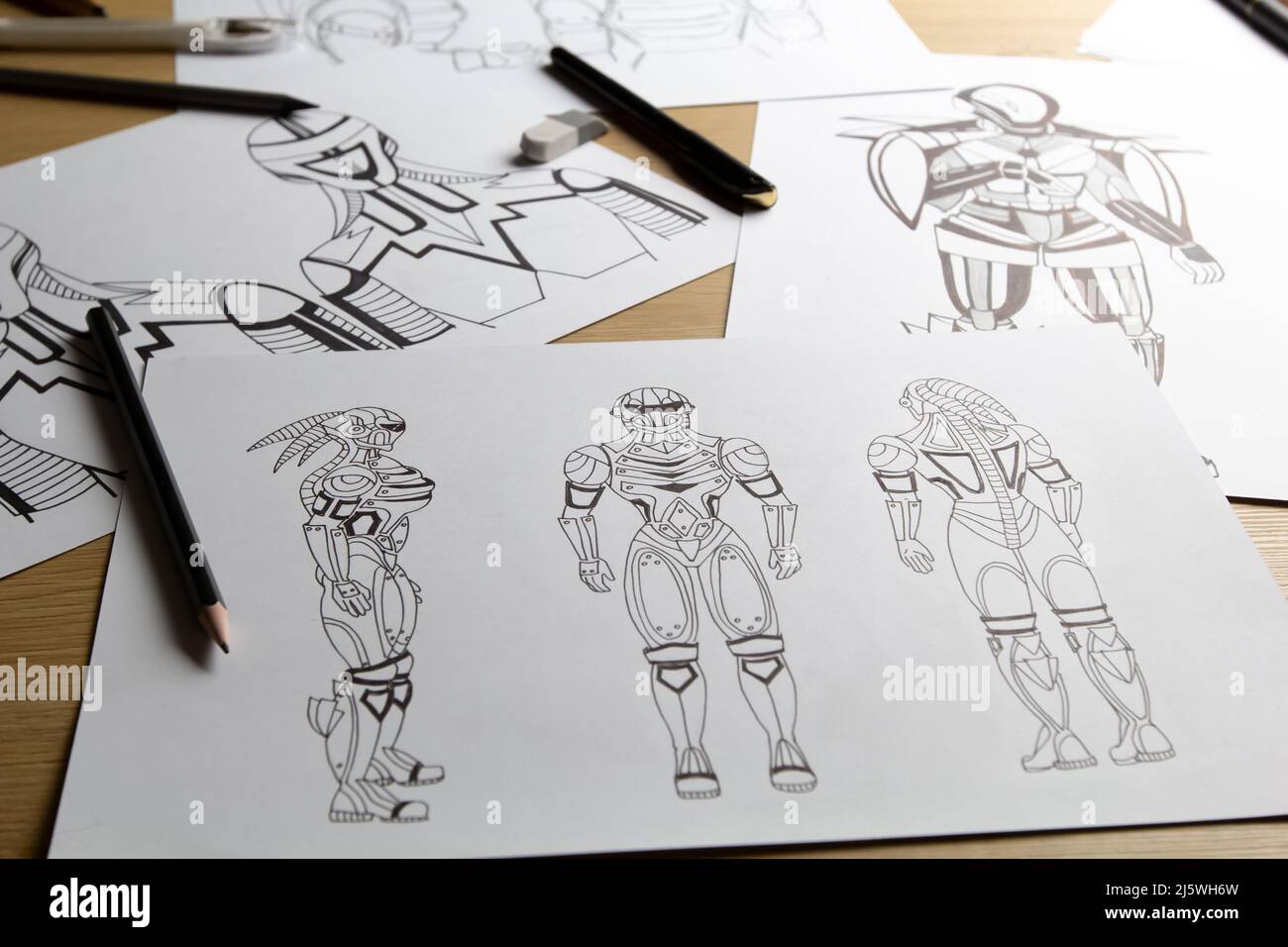 Croquis sur papier de dessins animés de robots cyborg comme personnages pour un jeu vidéo. Art. Concept Banque D'Images