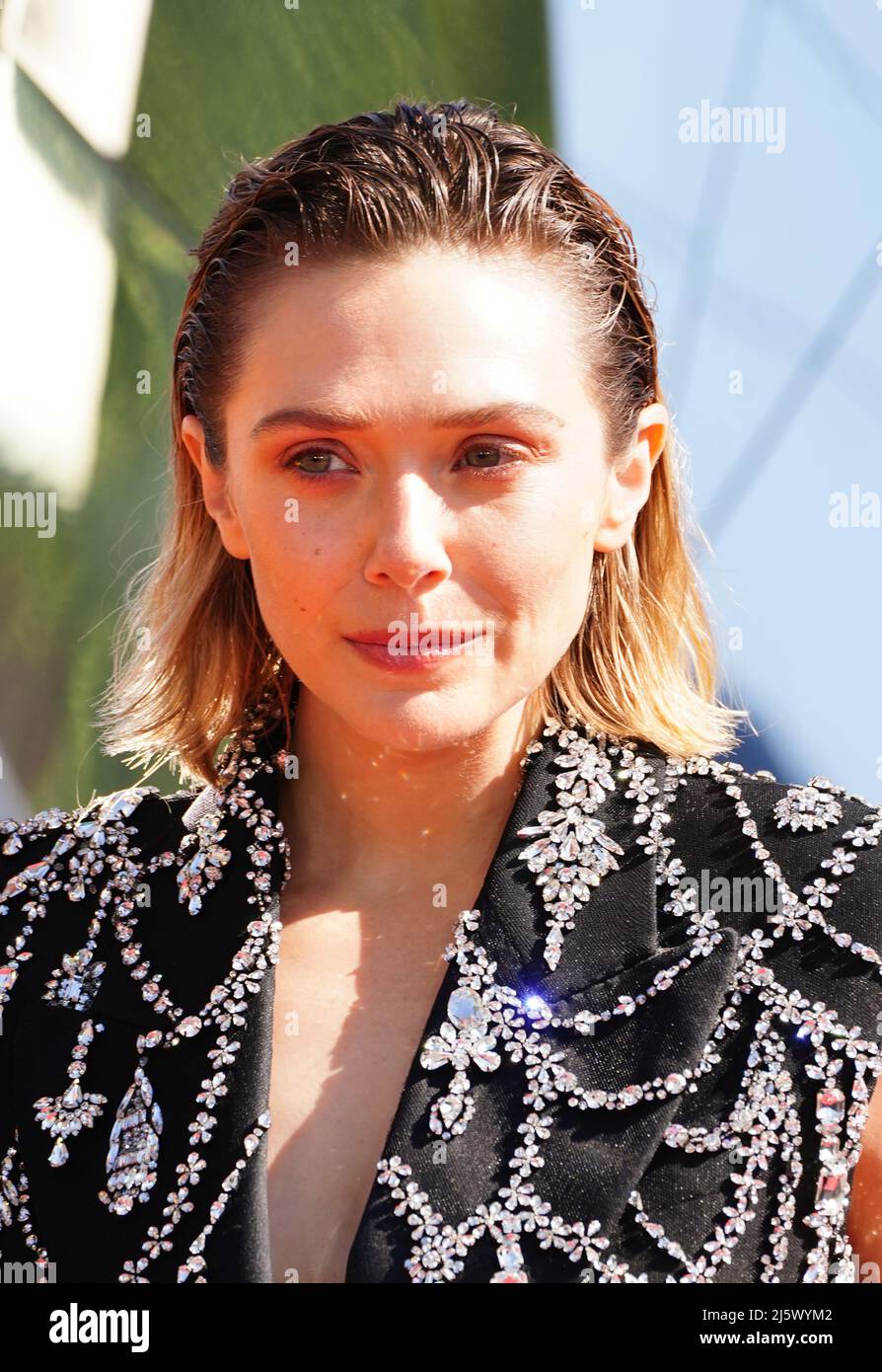 Elizabeth Olsen assiste à l'appel photo de Doctor Strange et le multiverse of Madness à Trafalgar Square, Londres. Date de la photo: Mardi 26 avril 2022. Banque D'Images