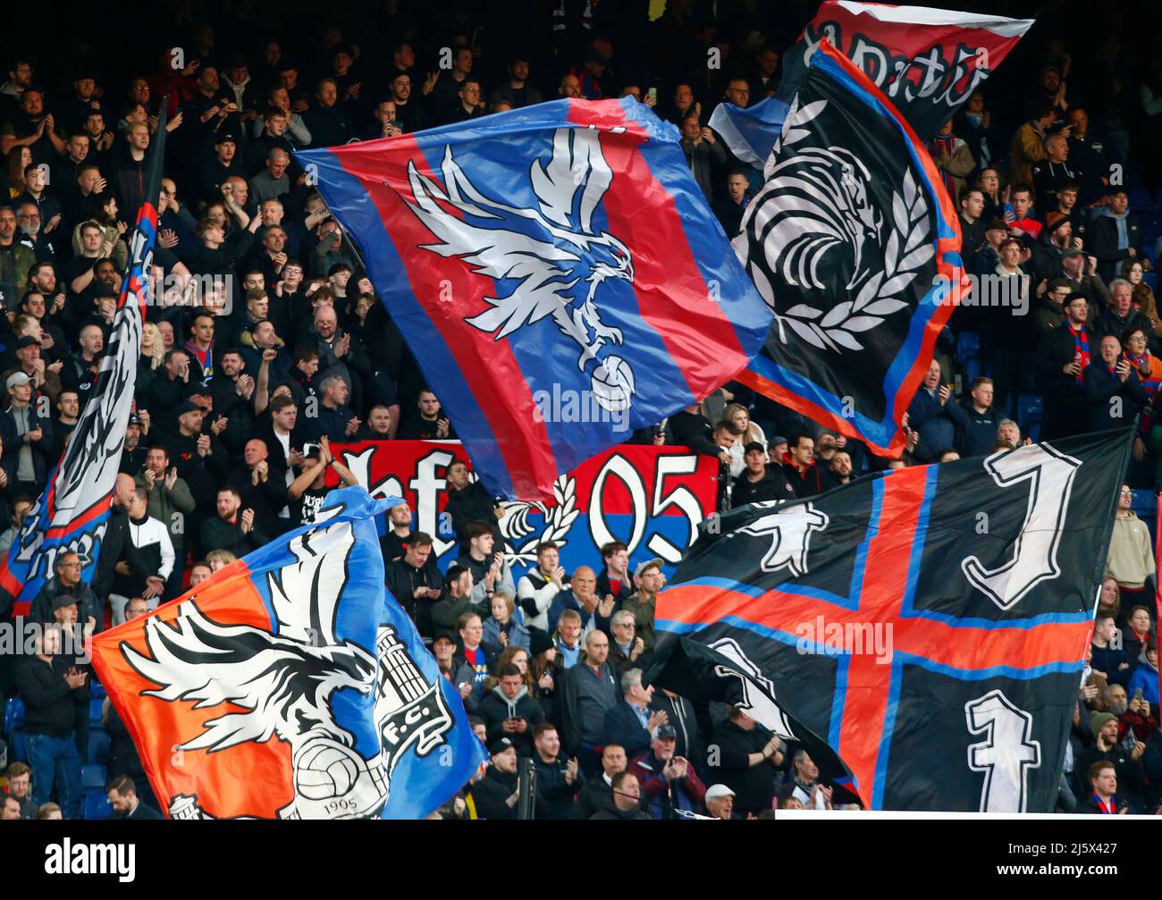 LONDRES, Royaume-Uni, AVRIL 25 : Crystal Palace Flags pendant la Premier League entre Crystal Palace et Leeds United au Selhurst Park Stadium, Londres Banque D'Images