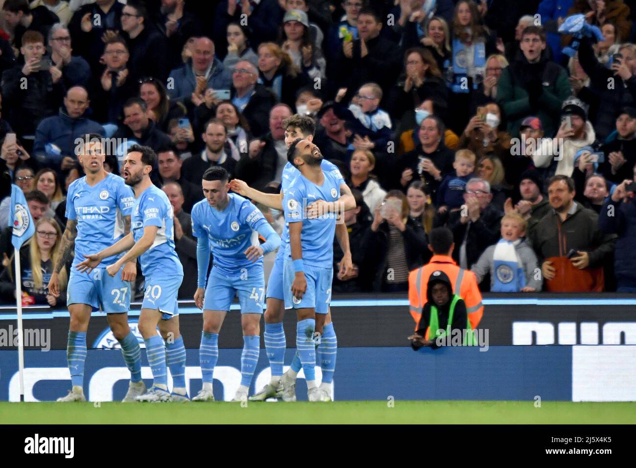 Riyad Mahrez de Manchester City célèbre le premier but du match de son côté. Date de la photo : jeudi 21 avril 2022. Le crédit photo devrait se lire: Anthony Devlin/Alamy Live News/Alamy Live News Banque D'Images