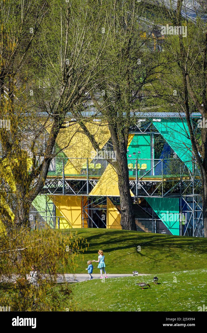 Templar Pavillon auf dem Olympiasee zum 50-jährigen Jubiläum Sport im Olympiapark München Banque D'Images