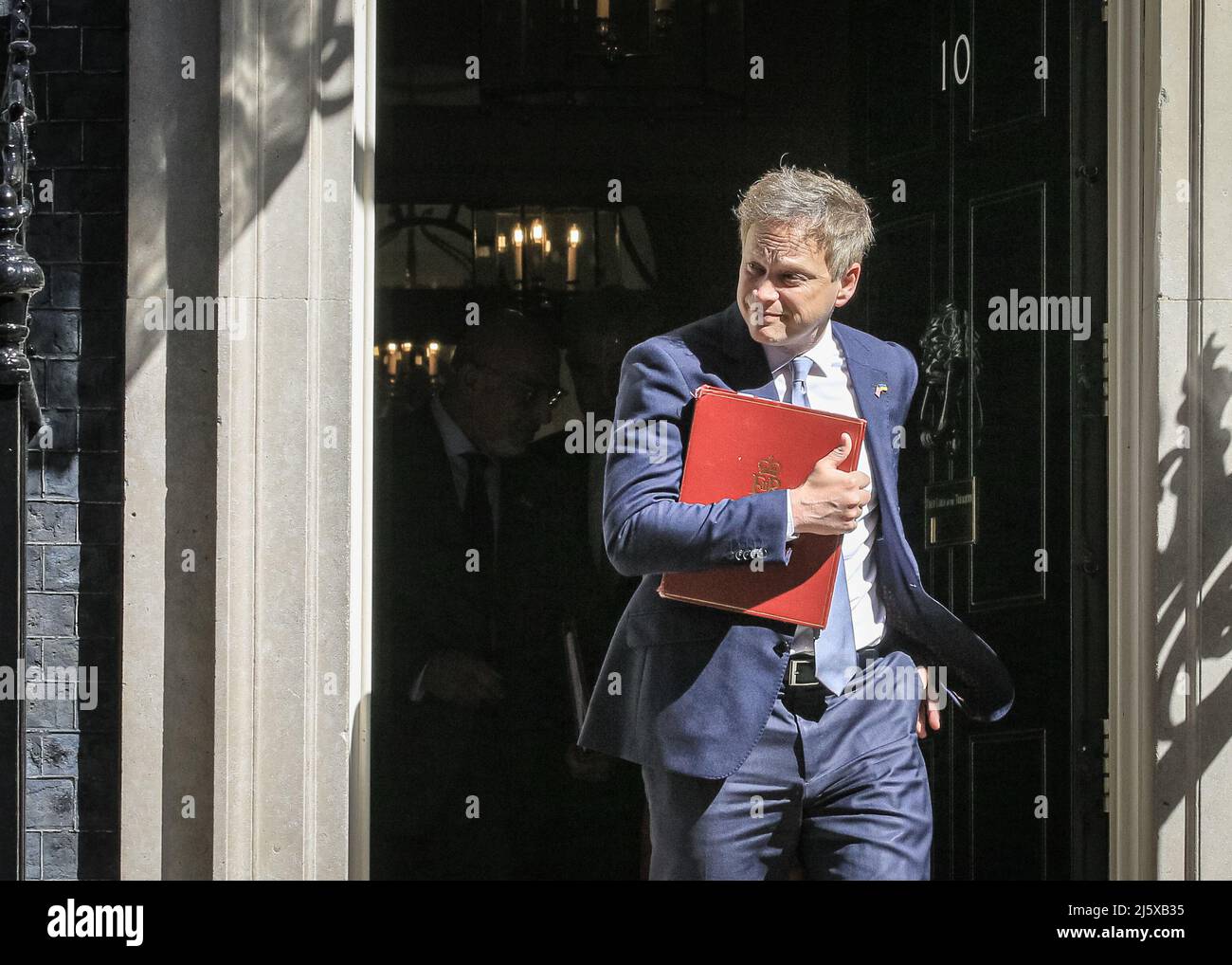 Londres, Royaume-Uni. 26th avril 2022. Grant Shapps MP, secrétaire d'État aux Transports. Les ministres assistent à la réunion hebdomadaire du cabinet à Downing Street, aujourd'hui surnommée par certains comme une « réunion du cabinet de crise » en raison des nouvelles en cours autour du soi-disant « partygate », de la guerre en Ukraine et des questions de crise du coût de la vie à traiter. Credit: Imagetraceur/Alamy Live News Banque D'Images