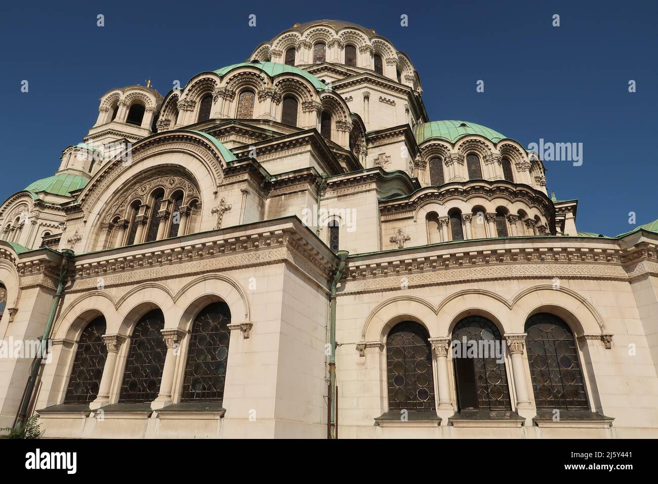 Gros plan sur la façade de la cathédrale Saint Alexandre Nevsky à Sofia, Bulgarie 2021 Banque D'Images