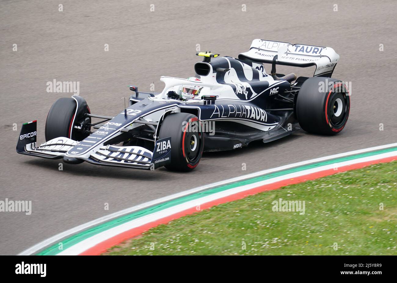 AlphaTauri Yuki Tsunoda pendant la pratique 2 du Grand Prix Emilia Romagna au circuit Autodromo Internazionale Enzo e Dino Ferrari en Italie, mieux connu sous le nom d'Imola. Date de la photo: Samedi 23 avril 2022. Banque D'Images