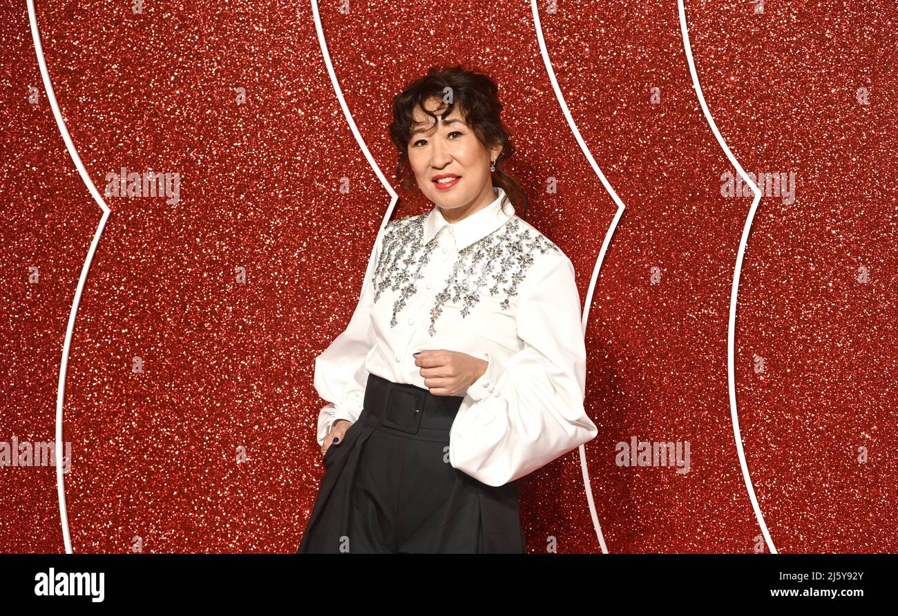 La photo doit être créditée ©Alpha Press 079965 21/02/2022 Sandra Oh au tournage Red UK Gala screening qui a eu lieu au Everyman Borough yards Cinema à Londres. Banque D'Images