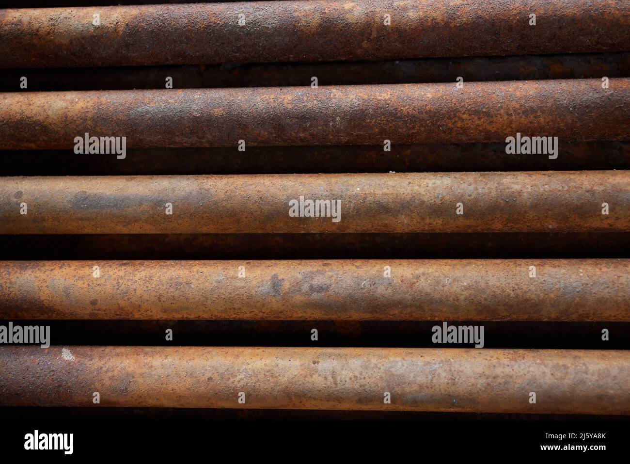 Tartre et corrosion produit du système d'eau dans les tubes en cuivre de  l'échangeur thermique ou du condenseur. Avant le nettoyage Photo Stock -  Alamy