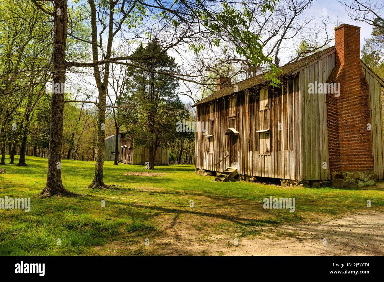 Durham, Caroline du Nord, États-Unis - 13 avril 2022 : maisons en rangée de Horton Grove qui abritaient des salves. En 1851, Buit détenait chacun 4 familles d'esclaves. Banque D'Images
