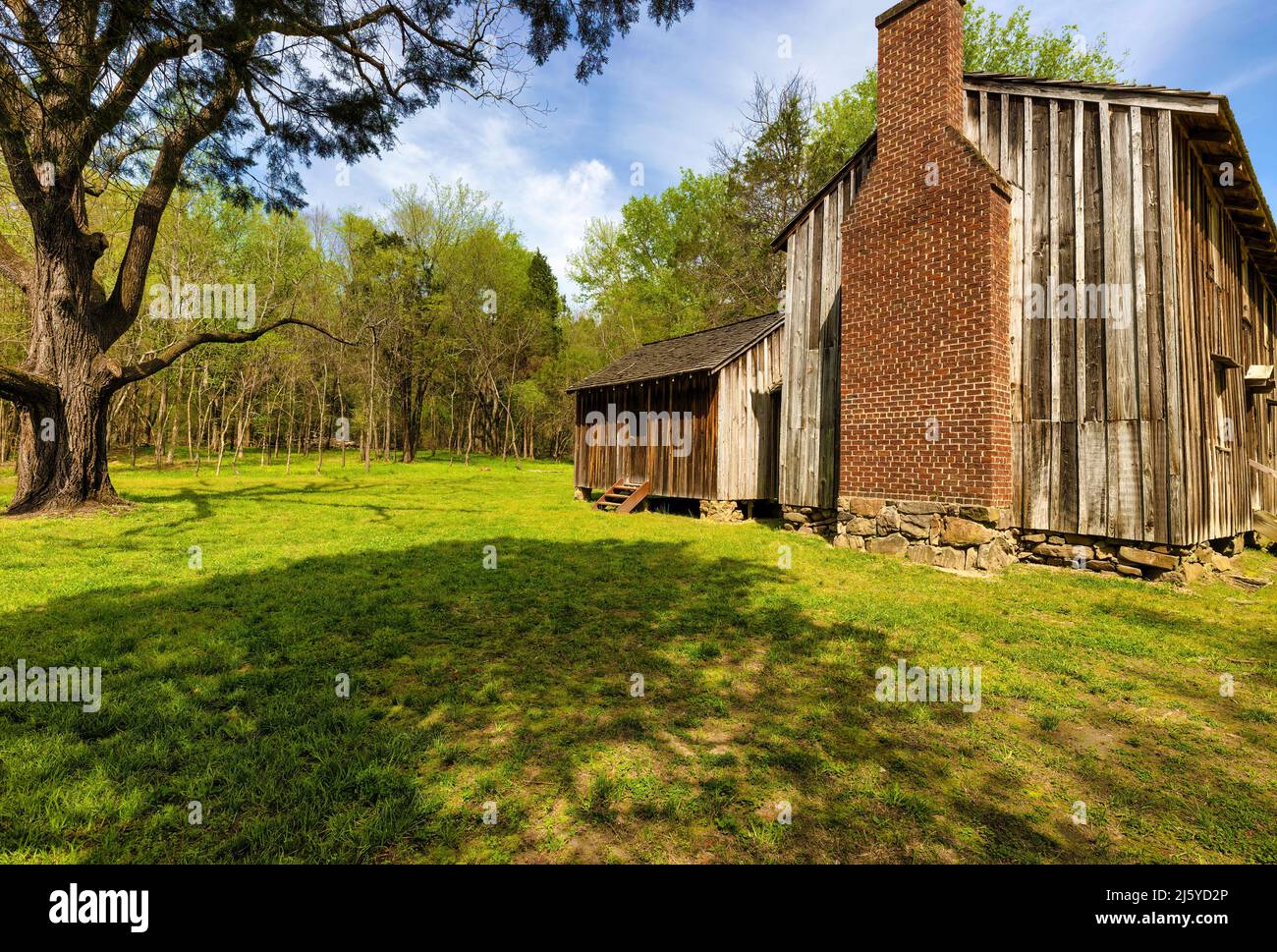 Durham, Caroline du Nord, États-Unis - 13 avril 2022 : maisons en rangée de Horton Grove qui abritaient des salves. En 1851, Buit détenait chacun 4 familles d'esclaves. Banque D'Images