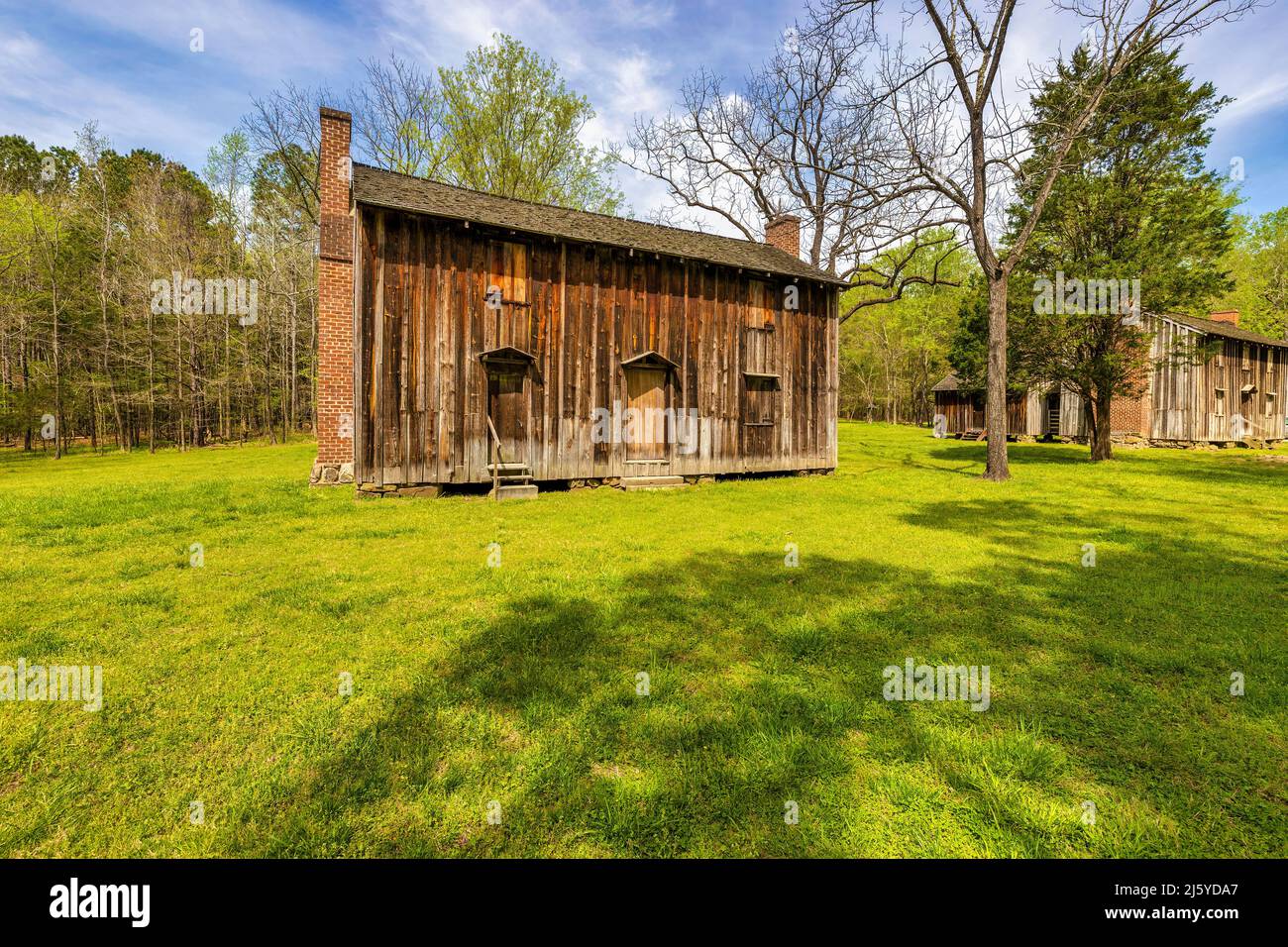 Durham, Caroline du Nord, États-Unis - 13 avril 2022 : maisons en rangée de Horton Grove qui abritaient des salves. En 1851, Buit détenait chacun 4 familles d'esclaves. Banque D'Images