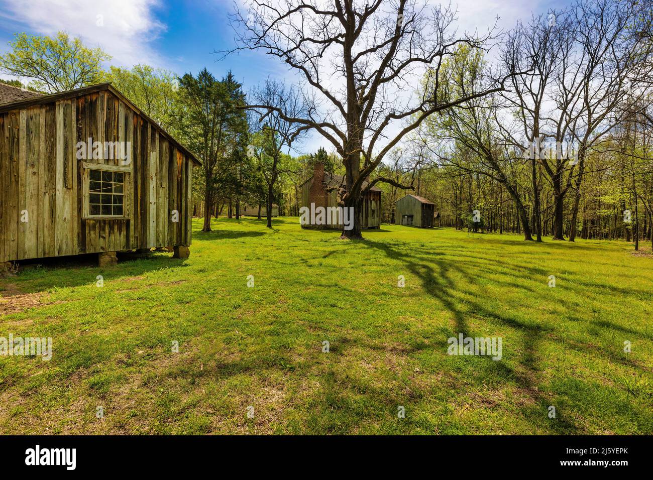 Durham, Caroline du Nord, États-Unis - 13 avril 2022 : maisons en rangée de Horton Grove qui abritaient des salves. En 1851, Buit détenait chacun 4 familles d'esclaves. Banque D'Images