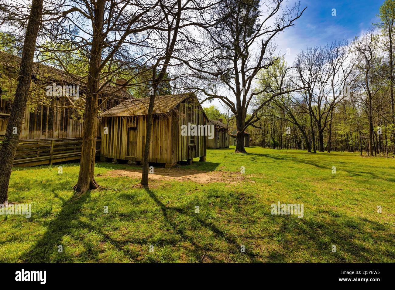 Durham, Caroline du Nord, États-Unis - 13 avril 2022 : maisons en rangée de Horton Grove qui abritaient des salves. En 1851, Buit détenait chacun 4 familles d'esclaves. Banque D'Images