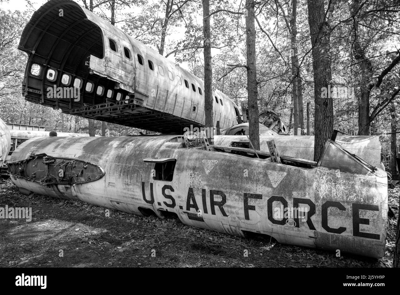 Avion de l'ancienne Force aérienne dans un Junkyard Banque D'Images