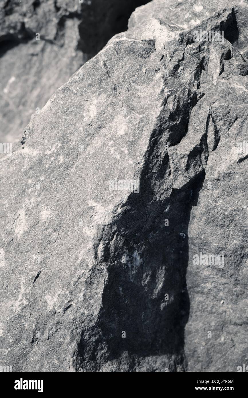 Surface rocheuse avec bords et ombres en gros plan Banque D'Images