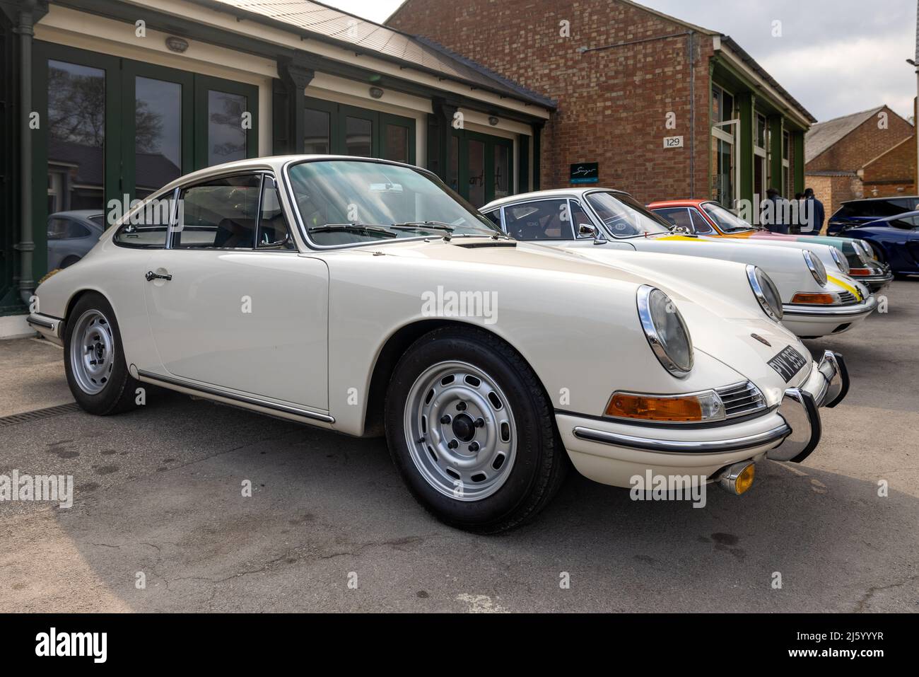 1966 Porsche 911 ‘PYY 359D’ exposées au Scramble d’avril qui s’est tenu au Bicester Heritage Centre le 23rd avril 2022 Banque D'Images