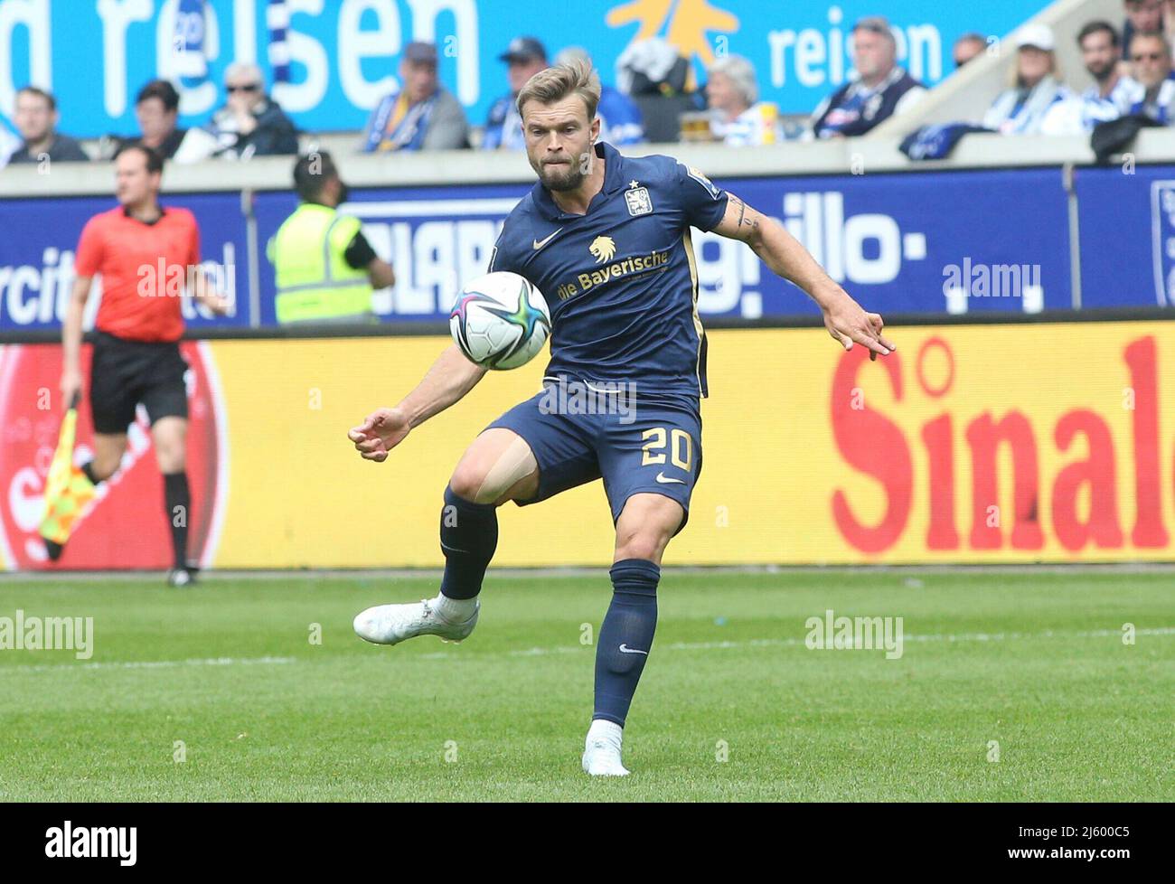 Ville de Duisburg, Allemagne. 24th avril 2022. Firo: 24th avril 2022, Fuvuball, 3rd Bundesliga, saison 2021/2022, MSV Duisburg - TSV Mvºnchen 1860 0: 6 Yannick Deichmann, single action Credit: dpa/Alay Live News Banque D'Images