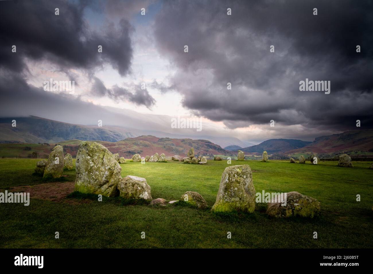 Cercle de pierres de Castlerigg est situé près de Keswick dans le Lake District UK Banque D'Images