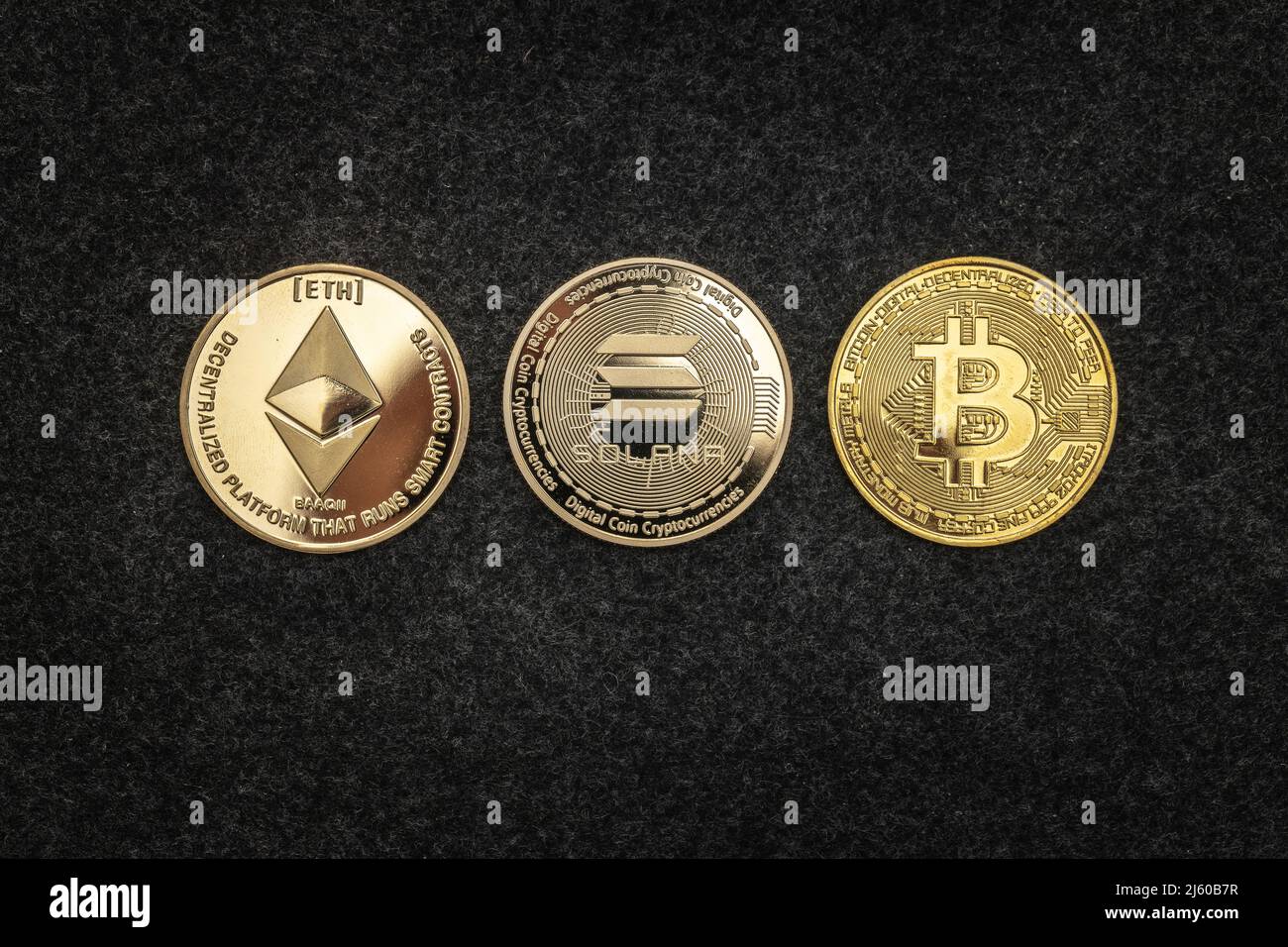 Solana sol, Ethereum ETH et Bitcoin BTC, pièce de monnaie physique à crypto- monnaie Photo Stock - Alamy