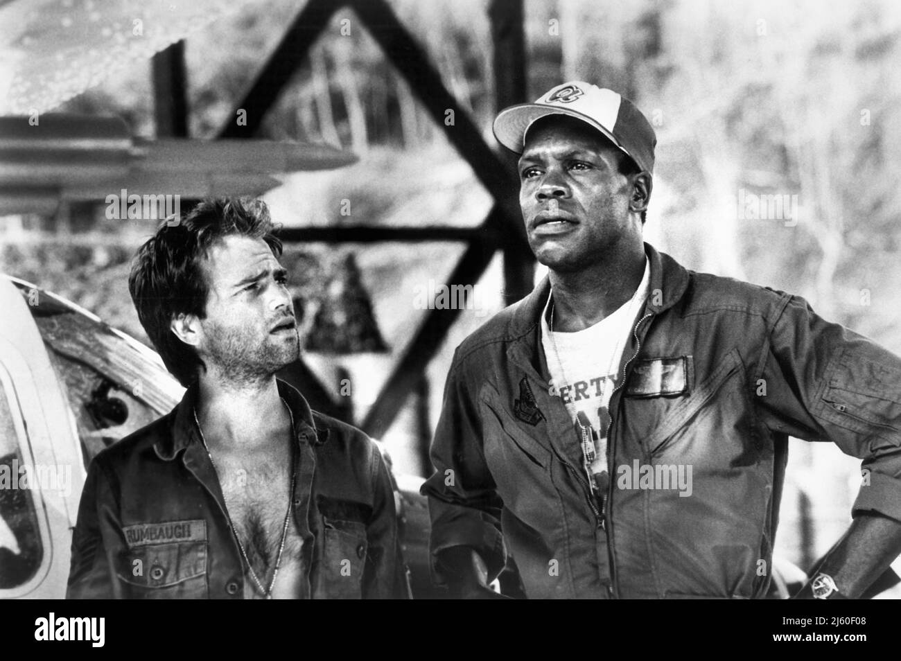 Clayton Rohner, Danny Glover, sur le tournage du film, « BAT 21 », Tri-Star Pictures, 1988 Banque D'Images