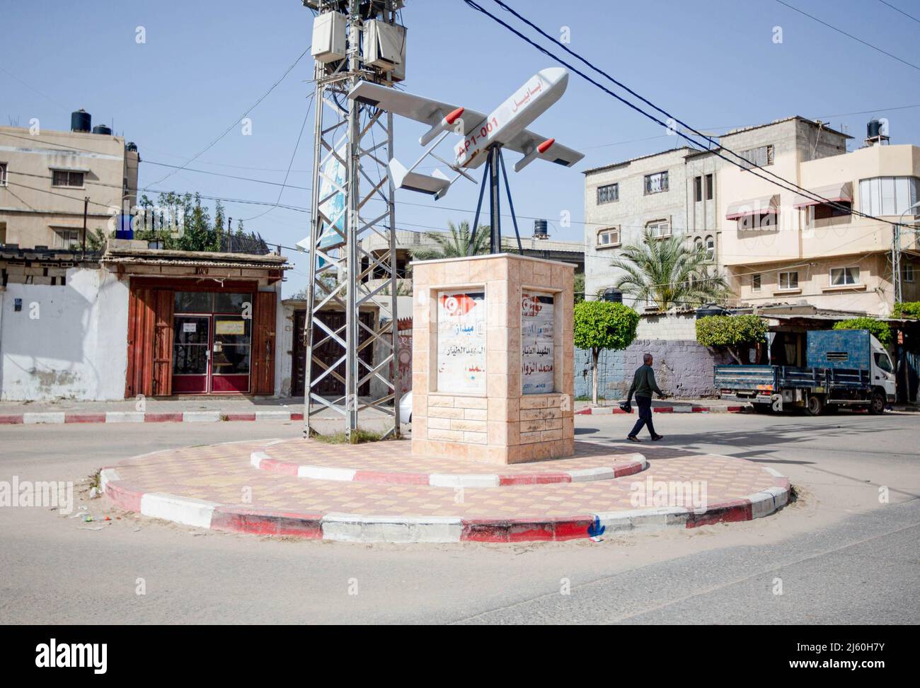 Gaza, Palestine. 26th avril 2022. Un modèle de drone appelé ''Ababil'' est vu au centre de la bande de Gaza, et c'est le premier drone de fabrication locale, fabriqué et développé par les ingénieurs des Brigades de Qassam, l'aile militaire du mouvement islamique Hamas dans la bande de Gaza. (Credit image: © Yousef Masoud/SOPA Images via ZUMA Press Wire) Banque D'Images