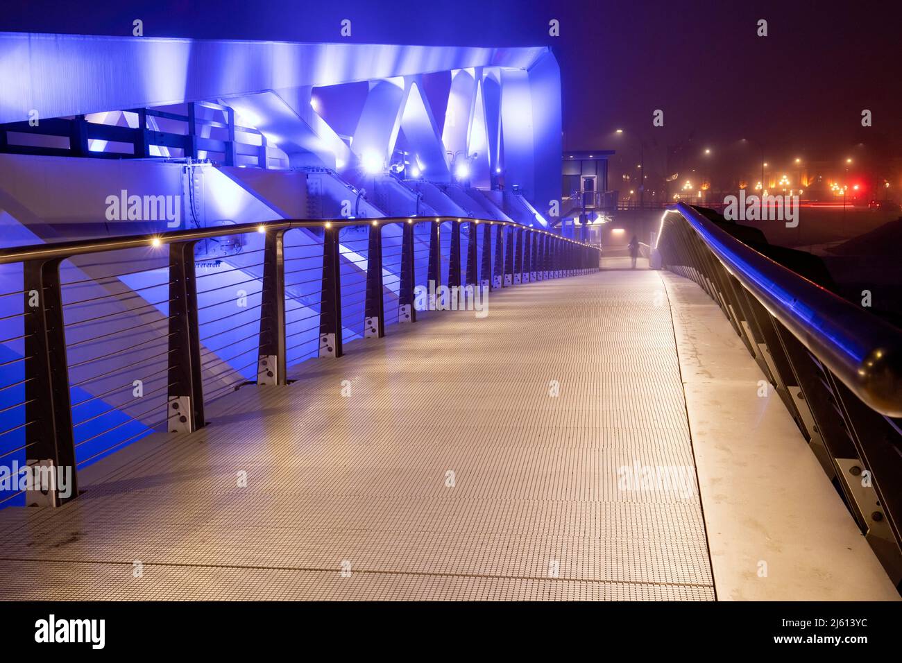 Passerelle piétonne sur le pont de la rue Johnson la nuit - Victoria, île de Vancouver, Colombie-Britannique, Canada Banque D'Images