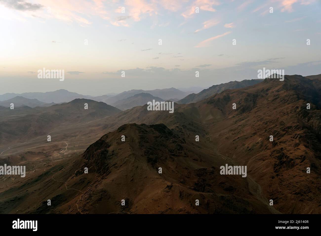 Incroyable lever du soleil à Sinai Mountain, Mont Moses, belle vue de la montagne Banque D'Images