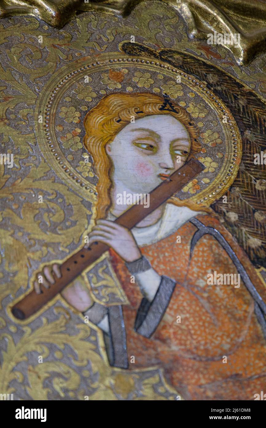 ange avec flûte transversale médiévale, mère de Dieu d'humilité avec des anges musicaux retable, Francesc vient, 1390-94, Paroisse de la Mare de Deu dels Banque D'Images