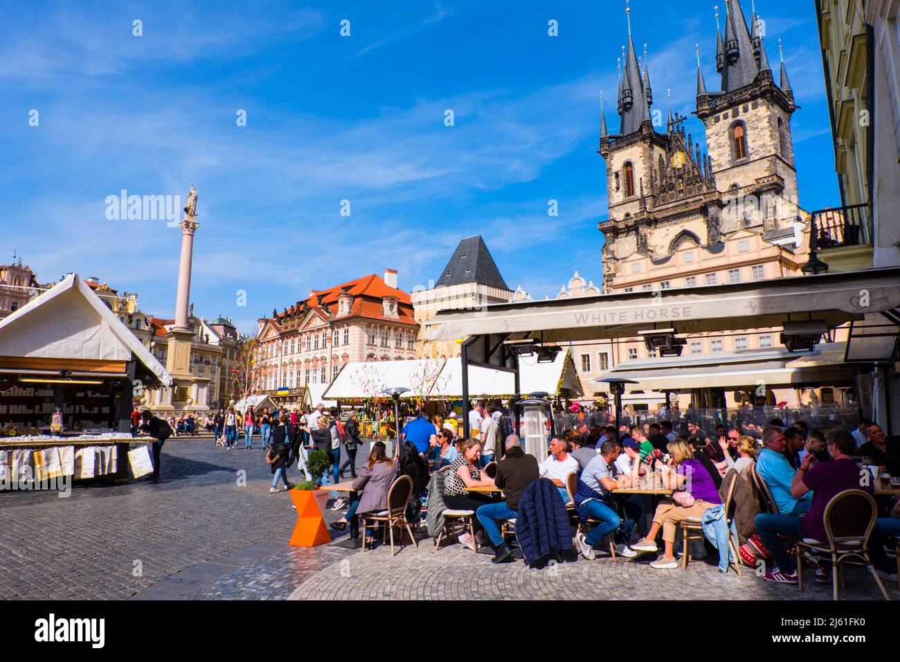 Terrasse de restaurant, Staroměstské náměstí, place de la vieille ville, Prague, République tchèque Banque D'Images