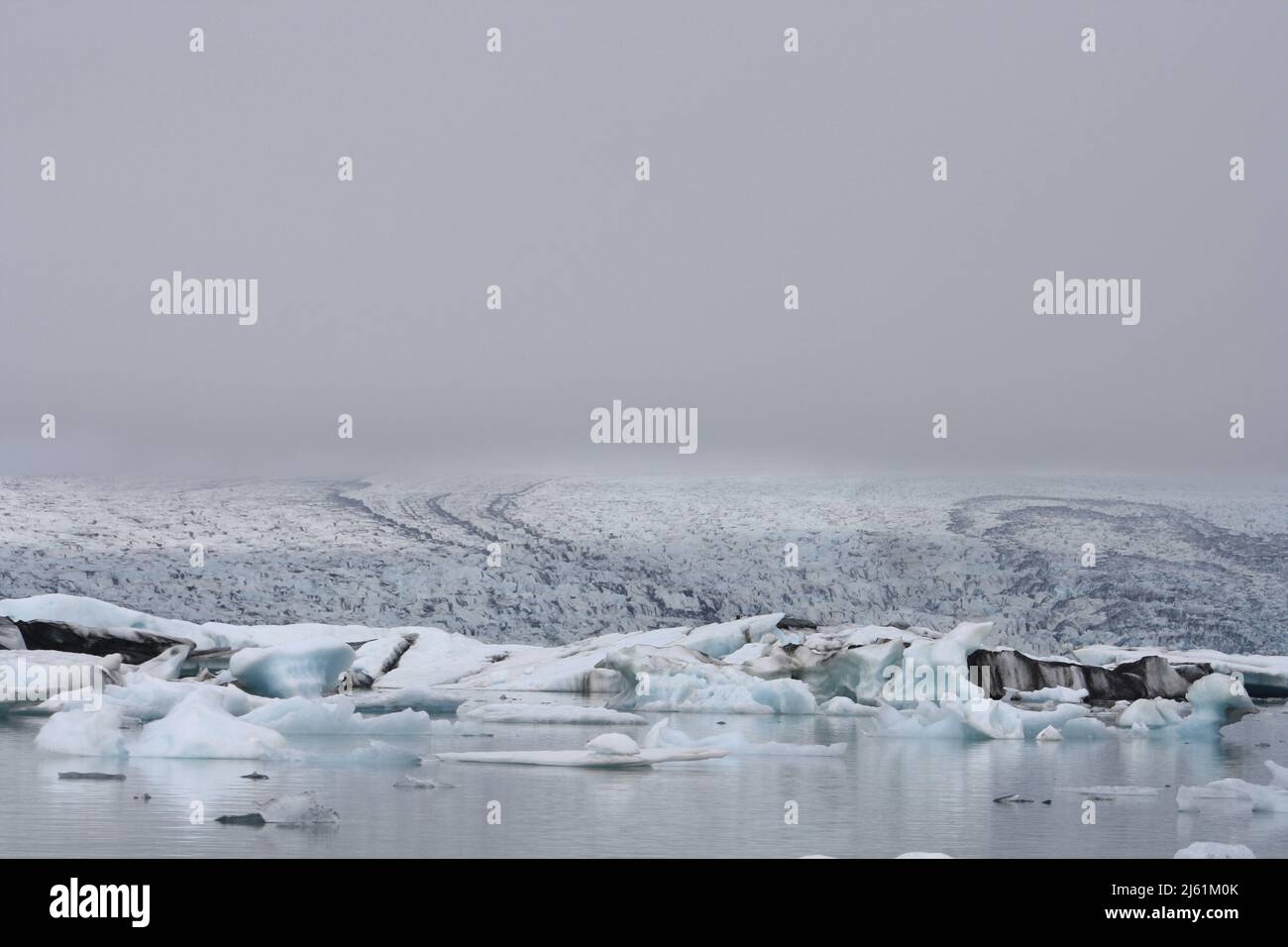 Jokursalon, un lac glaciaire dans le sud de l'Islande. Banque D'Images