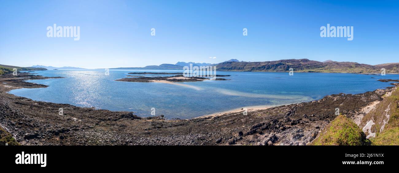 Magnifique Loch Eishort par beau temps Banque D'Images