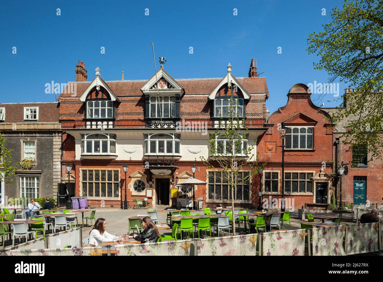 Après-midi de printemps dans le centre-ville de Norwich, Norfolk, Angleterre. Banque D'Images