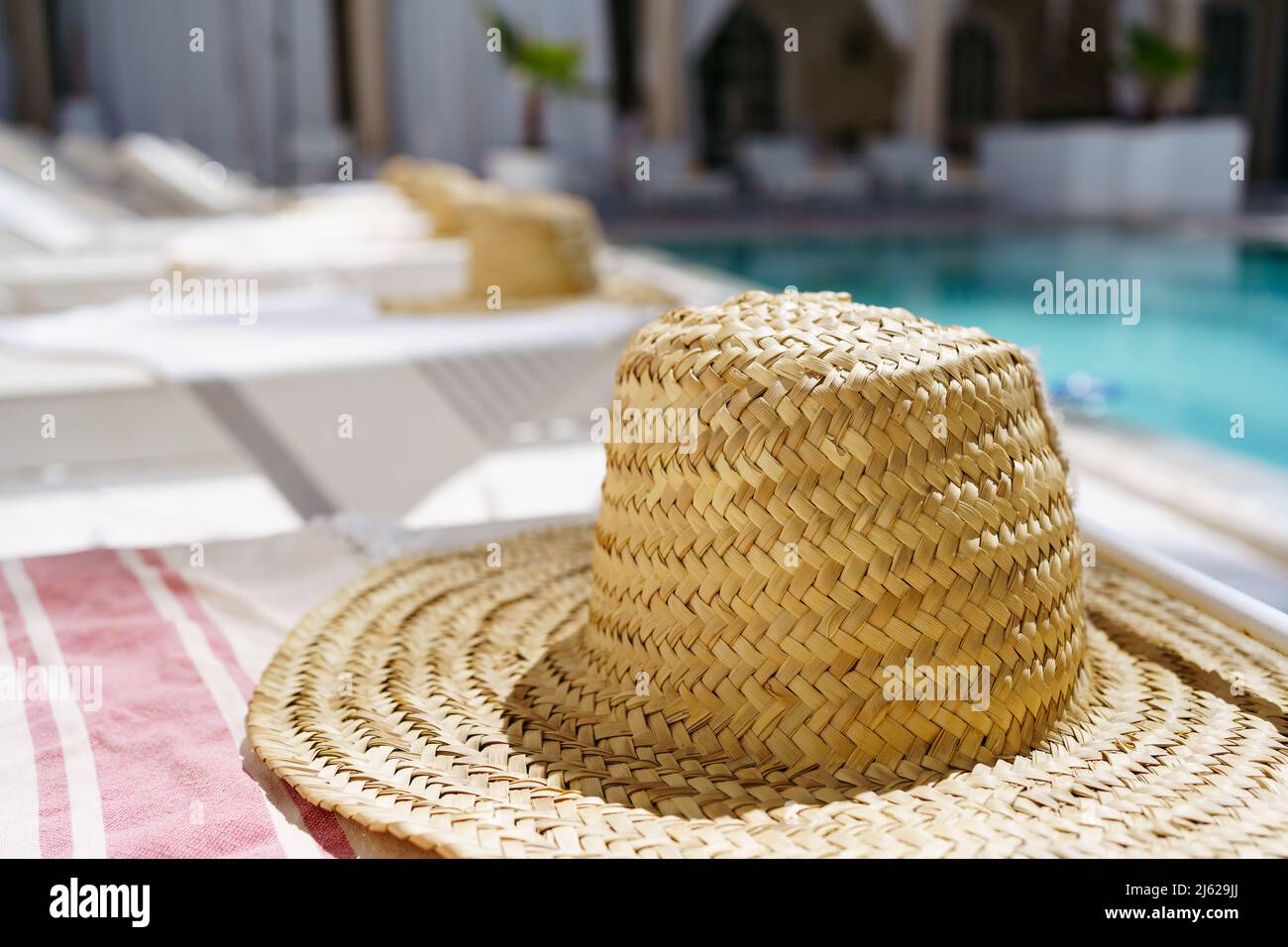 Chapeaux marocains faits main en osier à Marrakech Photo Stock - Alamy