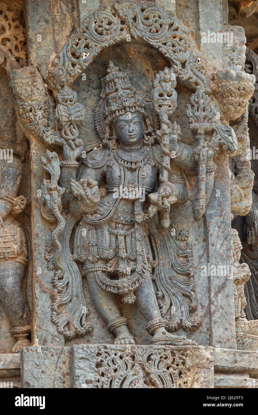 La sculpture de Lord Shiva sur le temple Hoysaleswara, Halebeedu, Karnataka, Inde Banque D'Images