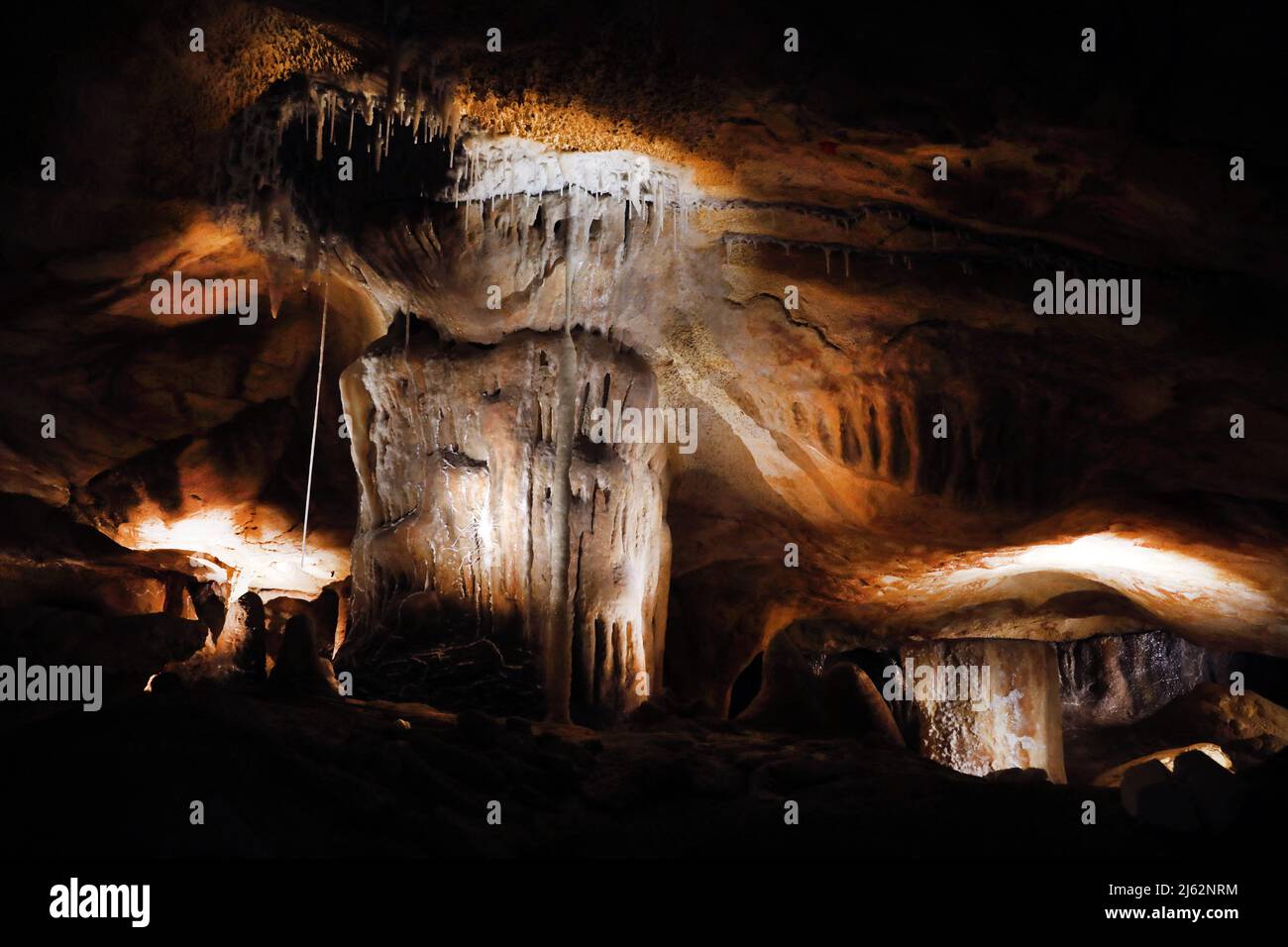 La grotte Cosquer est un Trésor archéologique submergé dans la crique de Marseille. Cette grotte découverte en 1990s par le plongeur Henri Cosquer comprend plus de 270 œuvres d'art préhistoriques, y compris des représentations uniques de pingouins, de phoques et de méduses.en raison de l'élévation des eaux due au réchauffement climatique, la grotte disparaîtra. La construction de sa réponse restera à l'avenir le seul témoignage de ce Trésor de l'humanité. Construite dans le bâtiment de la villa méditerranéenne de Marseille, l'ouverture au public est prévue le 4 juin 2022. Marseille, sud de la France, Banque D'Images