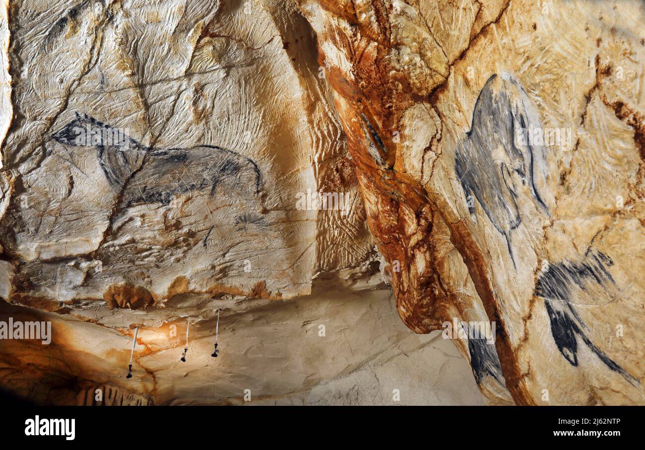 La grotte Cosquer est un Trésor archéologique submergé dans la crique de Marseille. Cette grotte découverte en 1990s par le plongeur Henri Cosquer comprend plus de 270 œuvres d'art préhistoriques, y compris des représentations uniques de pingouins, de phoques et de méduses.en raison de l'élévation des eaux due au réchauffement climatique, la grotte disparaîtra. La construction de sa réponse restera à l'avenir le seul témoignage de ce Trésor de l'humanité. Construite dans le bâtiment de la villa méditerranéenne de Marseille, l'ouverture au public est prévue le 4 juin 2022. Marseille, sud de la France, Banque D'Images