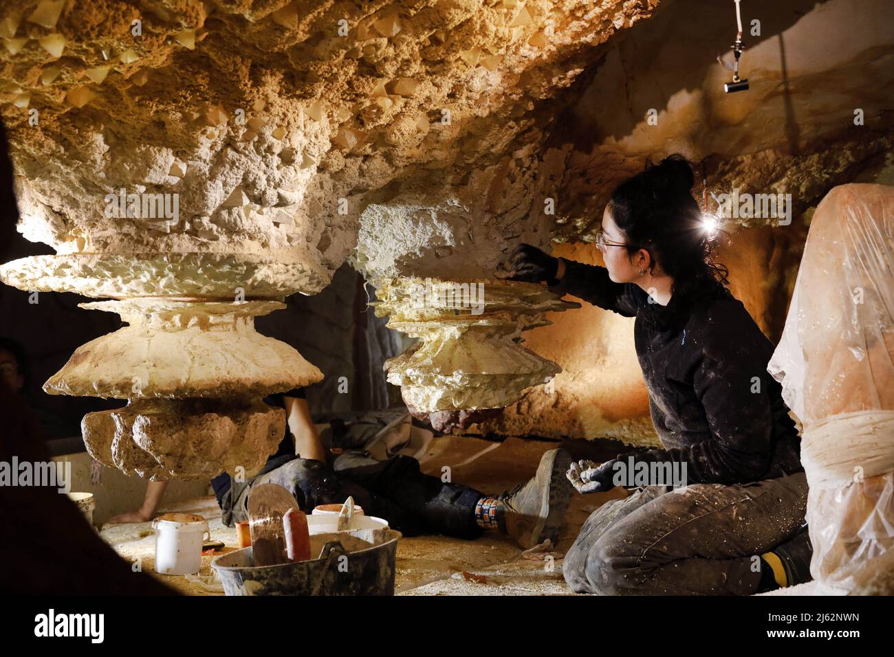 La grotte Cosquer est un Trésor archéologique submergé dans la crique de Marseille. Cette grotte découverte en 1990s par le plongeur Henri Cosquer comprend plus de 270 œuvres d'art préhistoriques, y compris des représentations uniques de pingouins, de phoques et de méduses.en raison de l'élévation des eaux due au réchauffement climatique, la grotte disparaîtra. La construction de sa réponse restera à l'avenir le seul témoignage de ce Trésor de l'humanité. Construite dans le bâtiment de la villa méditerranéenne de Marseille, l'ouverture au public est prévue le 4 juin 2022. Marseille, sud de la France, Banque D'Images