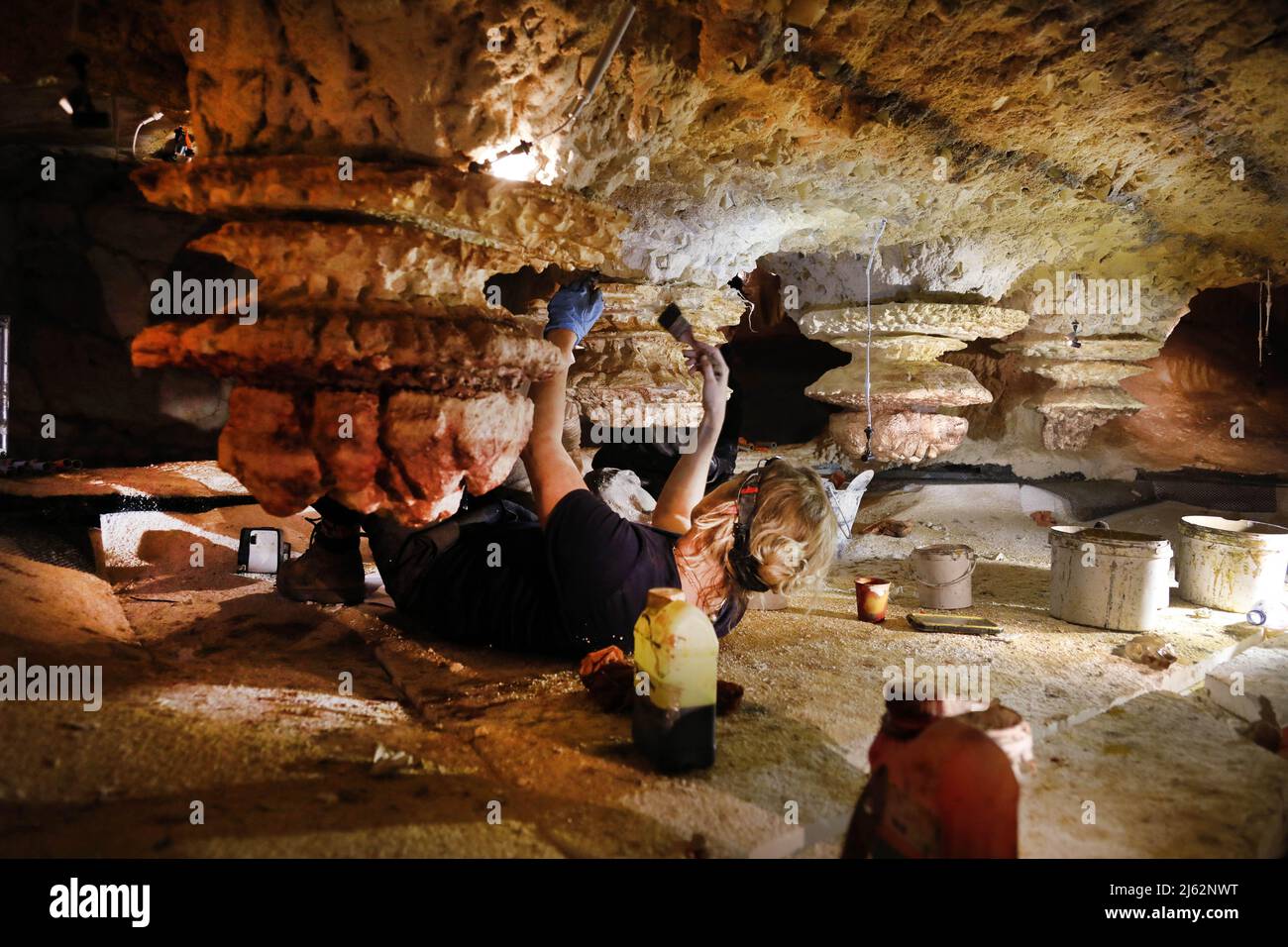 La grotte Cosquer est un Trésor archéologique submergé dans la crique de Marseille. Cette grotte découverte en 1990s par le plongeur Henri Cosquer comprend plus de 270 œuvres d'art préhistoriques, y compris des représentations uniques de pingouins, de phoques et de méduses.en raison de l'élévation des eaux due au réchauffement climatique, la grotte disparaîtra. La construction de sa réponse restera à l'avenir le seul témoignage de ce Trésor de l'humanité. Construite dans le bâtiment de la villa méditerranéenne de Marseille, l'ouverture au public est prévue le 4 juin 2022. Marseille, sud de la France, Banque D'Images