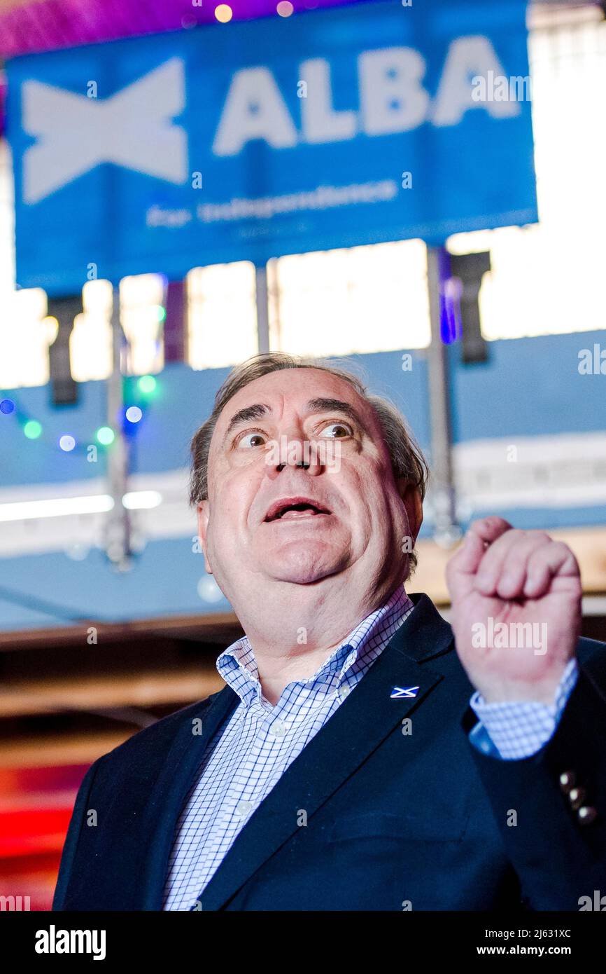 Alex Salmond, chef du parti d'Alba, dirige le lancement du livre Wee Alba d'Alba à Leith Arches avec des conseillers potentiels à Édimbourg. Crédit: Euan Cherry Banque D'Images