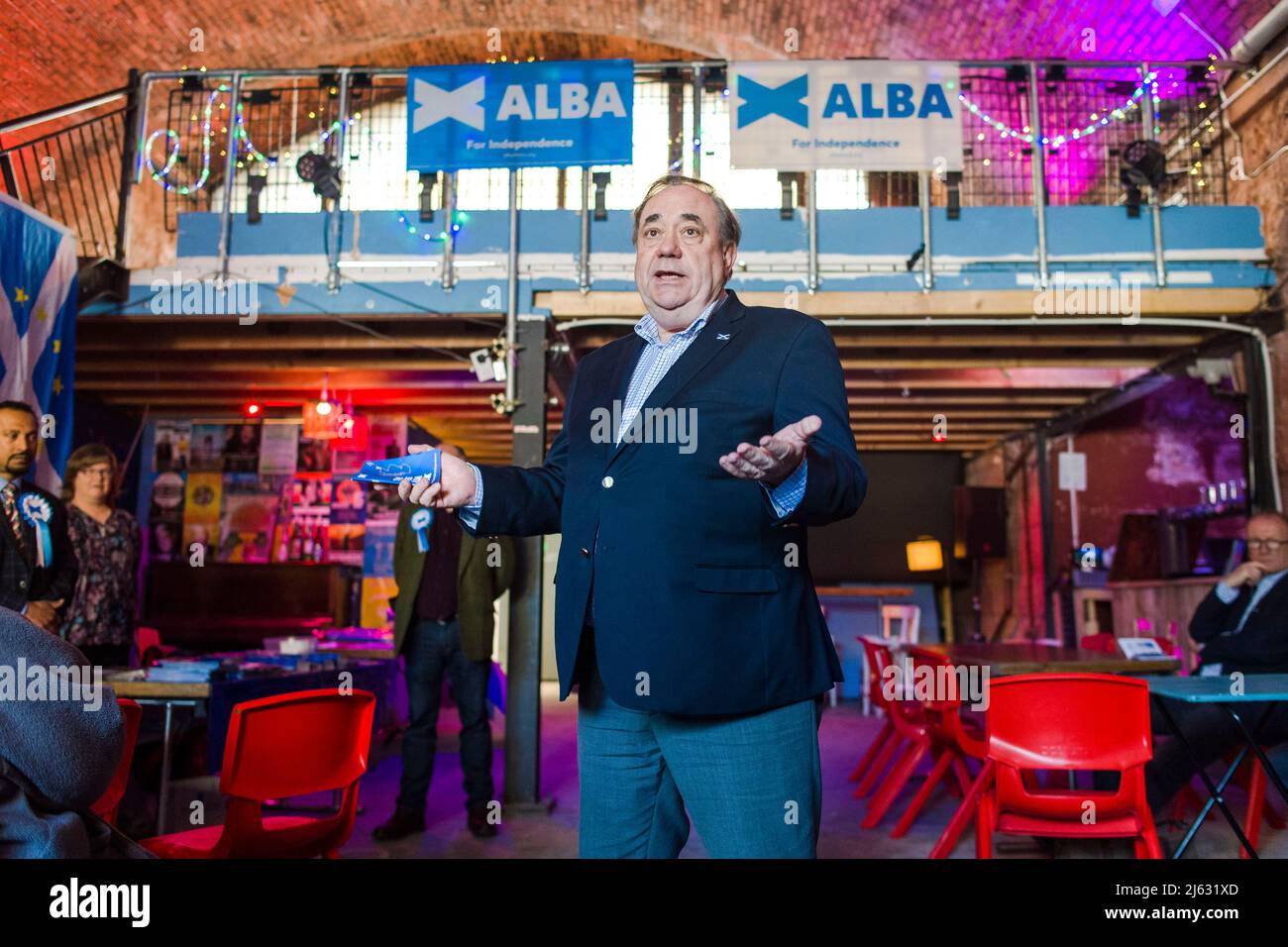 Alex Salmond, chef du parti d'Alba, dirige le lancement du livre Wee Alba d'Alba à Leith Arches avec des conseillers potentiels à Édimbourg. Crédit: Euan Cherry Banque D'Images