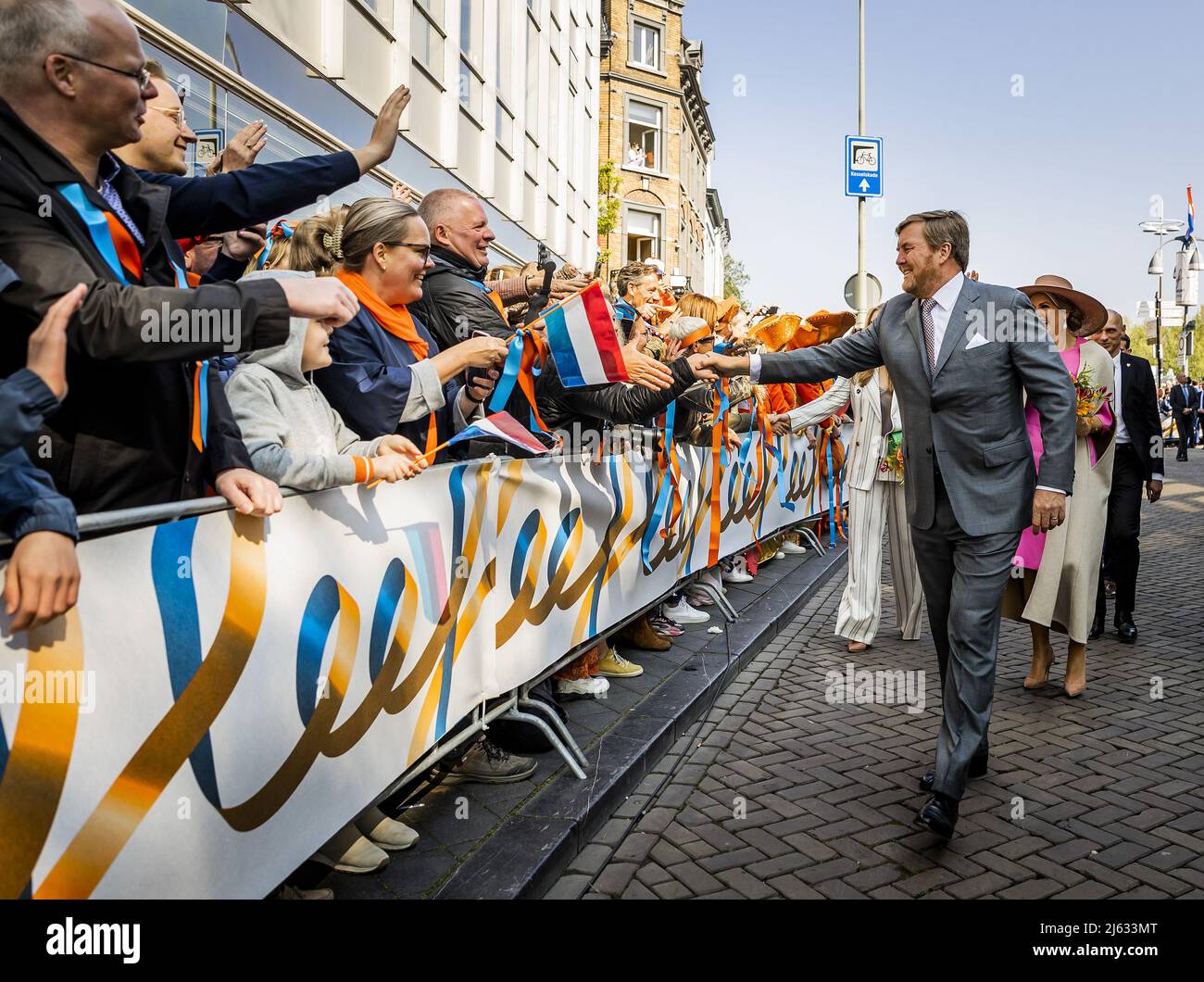 2022-04-27 11:16:34 MAASTRICHT - Roi Willem-Alexandre pendant le jour du Roi à Maastricht. Après deux années de corona silencieuse, les Hollandais célèbrent la Journée du Roi comme d'habitude. ANP POOL REMKO DE WAAL pays-bas - belgique sortie Banque D'Images