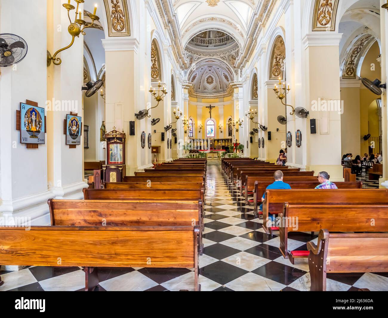 Intérieur de la cathédrale de San Juan Bautista, ou Cathédrale de Saint Jean Baptiste dans le Vieux San Juan Puerto Rico Banque D'Images Intérieur de la cathédrale de San Juan Bautista, ou Cathédrale de Saint Jean Baptiste dans le Vieux San Juan Puerto Rico Banque D'Images