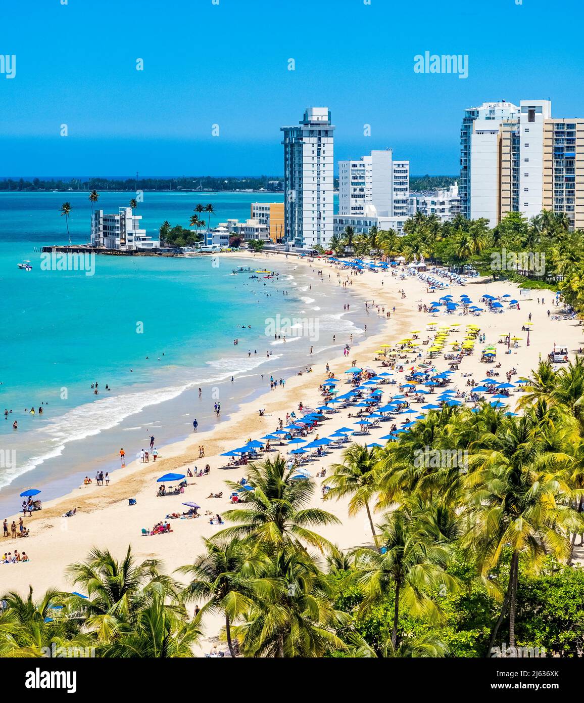 Isla Verde Beach sur l'océan Atlantique dans la zone métropolitaine de San Juan en Caroline Puerto Rico, Banque D'Images