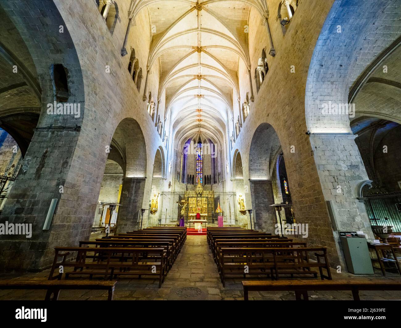 Nef central dans la basilique Saint Felix - Gérone, Espagne Banque D'Images