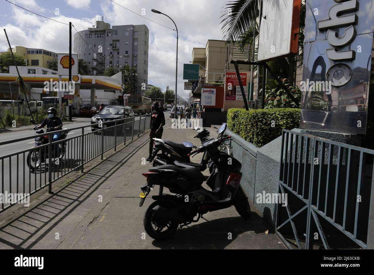 Quatre Bornes (prononciation créole mauricienne: [kat(ʁe) boːn]), également connue sous le nom de la ville des fleurs (la ville des fleurs), est une ville de Maurice. Banque D'Images