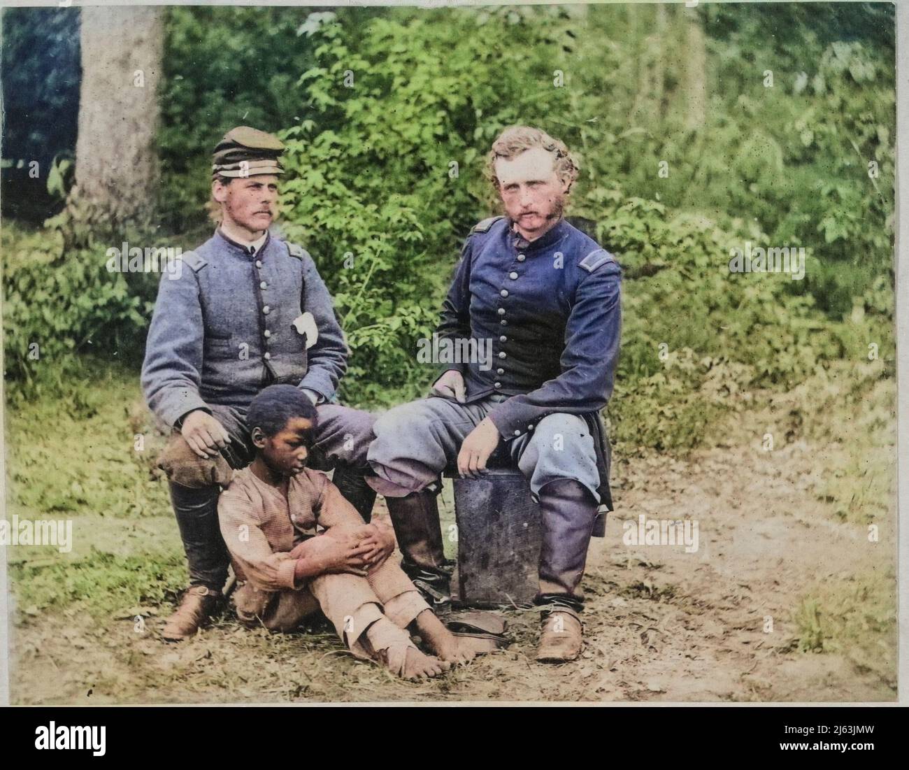 Lieutenant Washington, prisonnier confédéré, et capitaine Custis [sic] (pour le gardien) U.S.A. image par Alexander Gardner. Banque D'Images