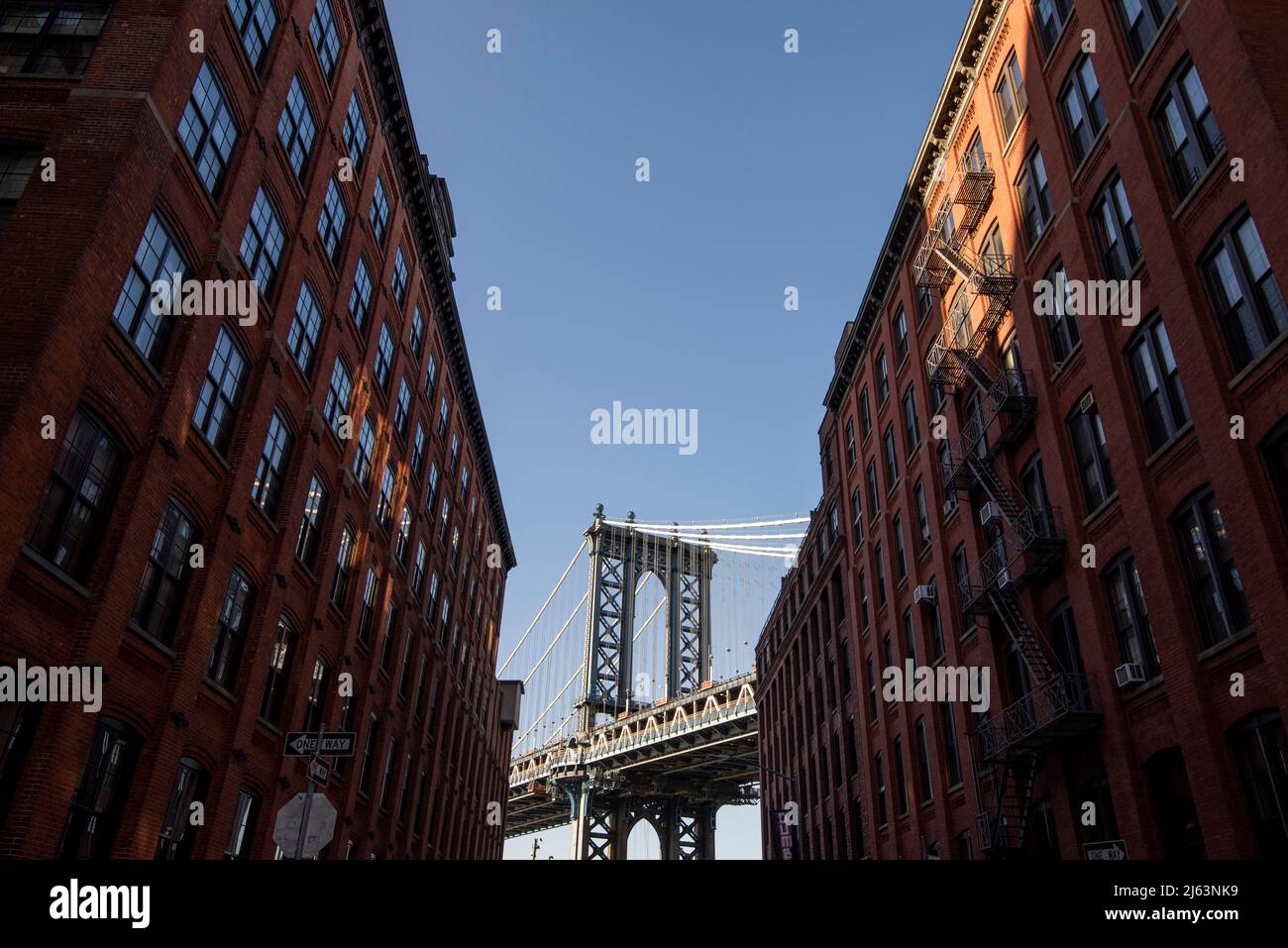 Vue célèbre sur le pont de Manhattan, prise de DUMBO à Brooklyn, New York, États-Unis Banque D'Images