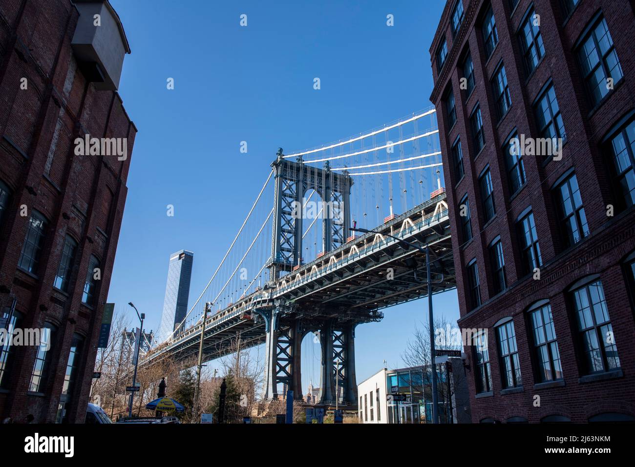 Vue célèbre sur le pont de Manhattan, prise de DUMBO à Brooklyn, New York, États-Unis Banque D'Images