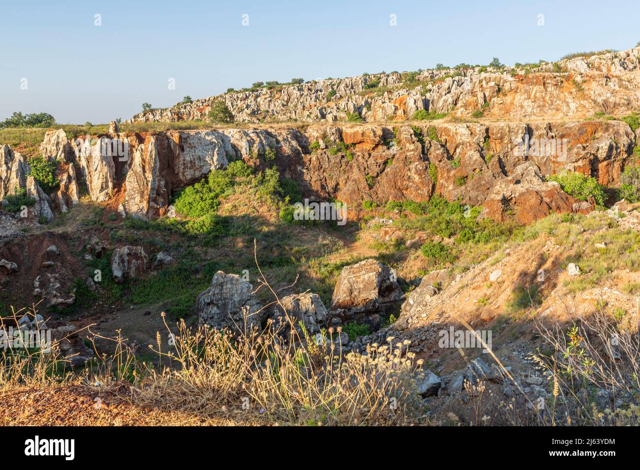 La colline du fer (Cerro del Hierro), paysage érodé de vieilles mines abandonnées dans la Sierra Norte du Parc naturel de Séville, Andalousie, Espagne Banque D'Images