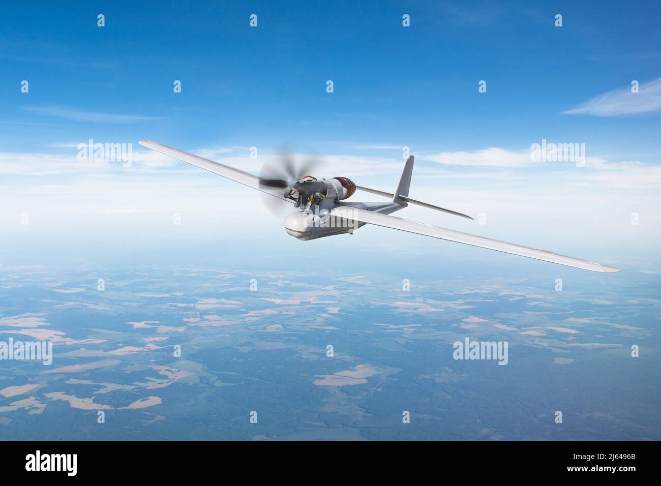 Un drone militaire sans pilote sur un terrain aérien de patrouille à haute altitude Banque D'Images
