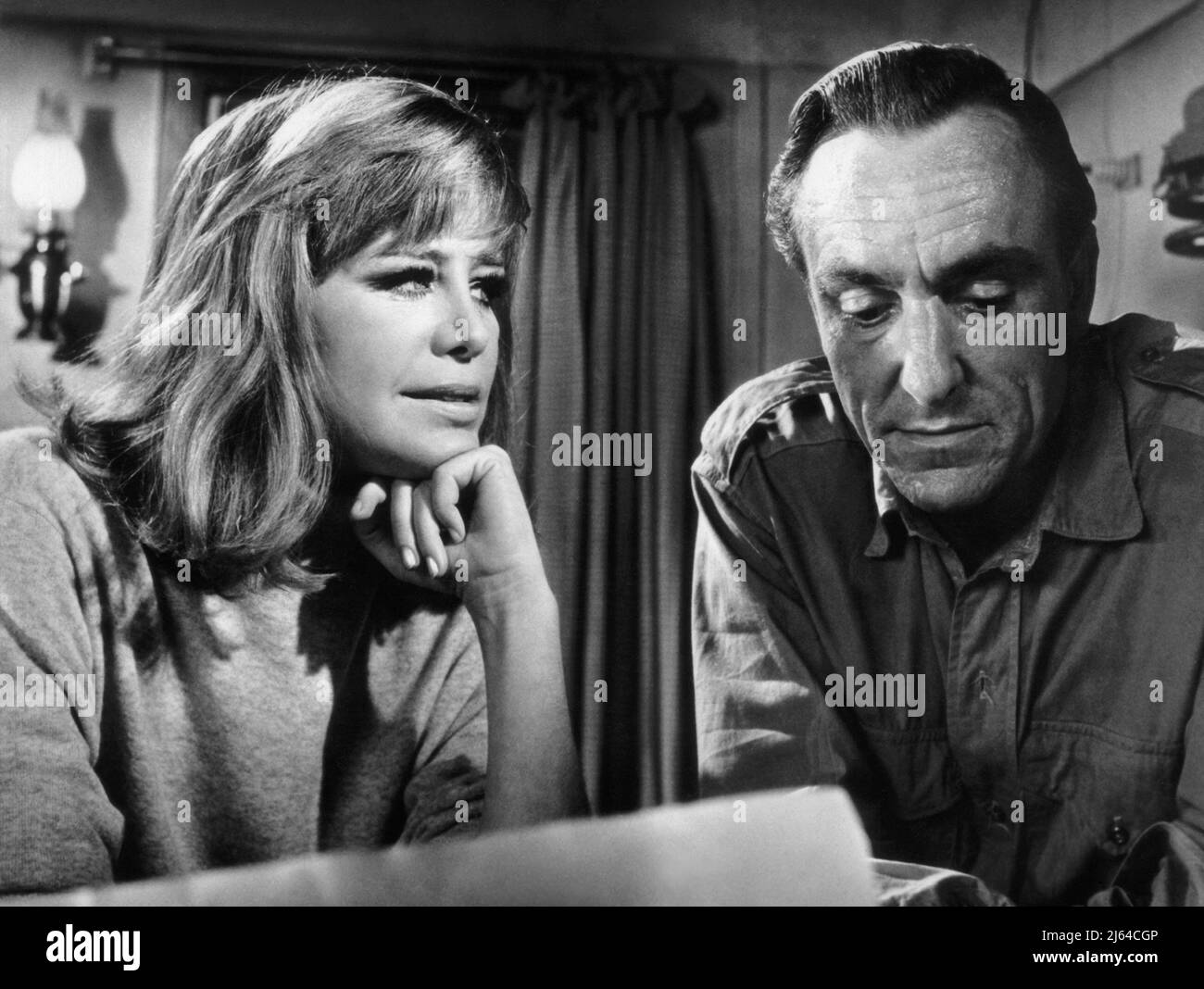 HILDEGARD KNEF, ERIC PORTER, LE CONTINENT PERDU, 1968 Banque D'Images