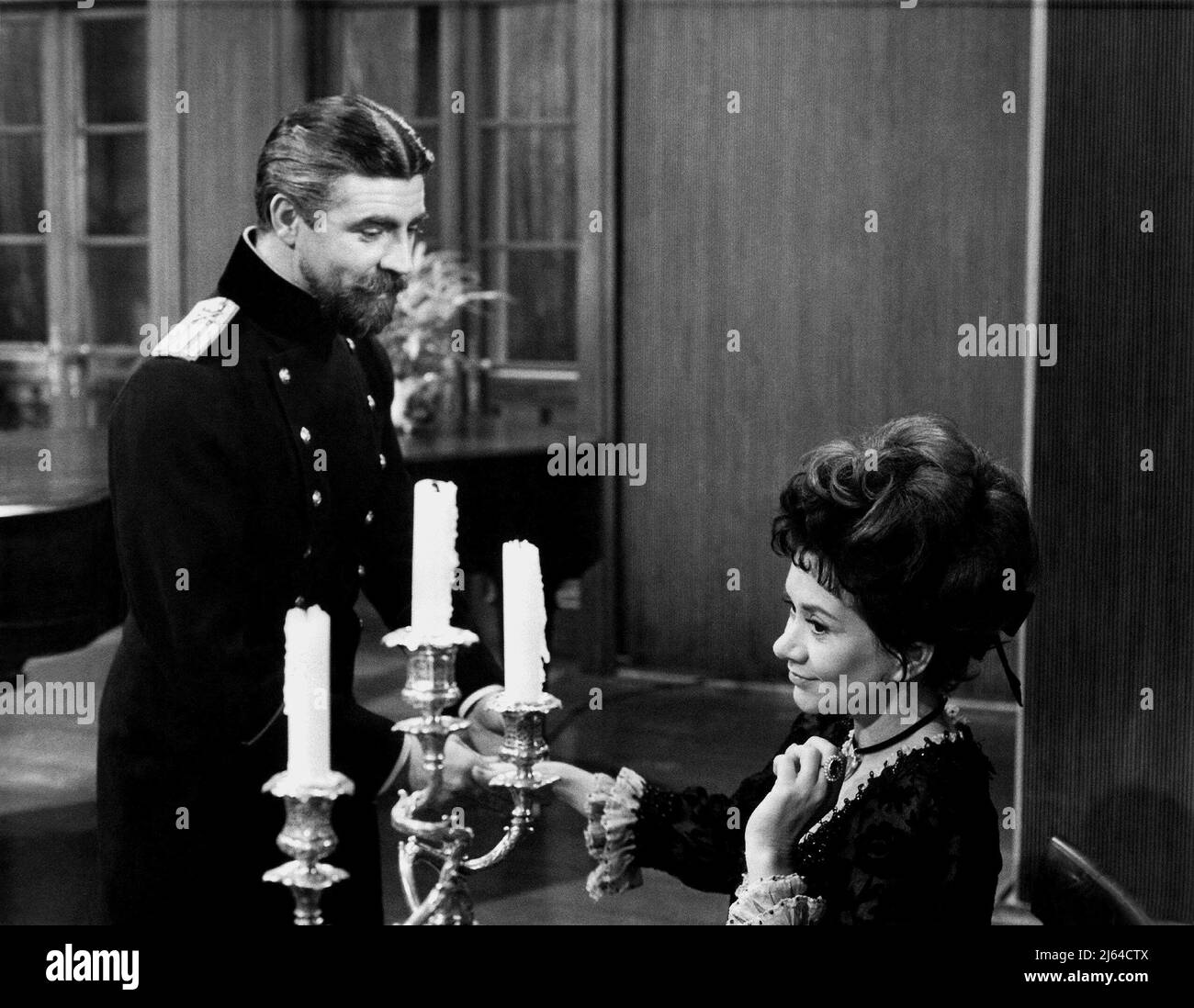 ALAN BATES, JOAN PLOWRIGHT, TROIS SŒURS, 1970 Banque D'Images